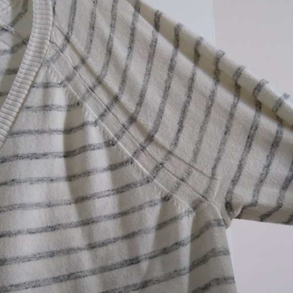 Gap stripe long sleeve top - Picture 3 of 5